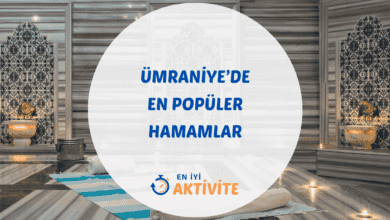 Ümraniye'deki geleneksel Türk hamamında göbek taşı ve mermer sıcaklık odası görünümü